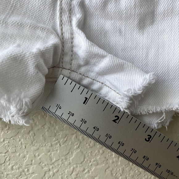 Free People Womens Shorts Size 24 White Cut Off Raw Hem Button Fly - Picture 5 of 9